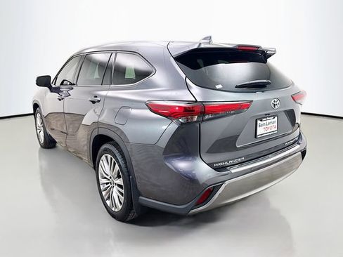 Used 2022 Toyota Highlander Platinum image 5