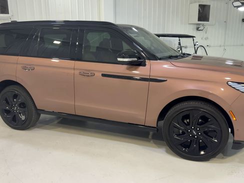 Used 2025 Lincoln Navigator Black Label image 2