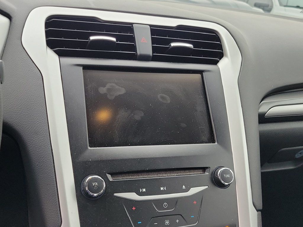 Used 2014 Ford Fusion SE FWD image 27