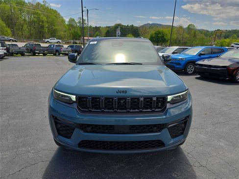New 2026 Jeep Grand Cherokee Summit AWD/4WD image 9