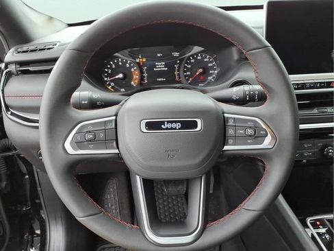 Used 2025 Jeep Compass Trailhawk w/ Trailer Tow Group AWD/4WD image 24