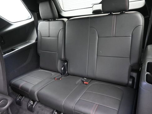 Used 2023 Chevrolet Traverse RS image 12