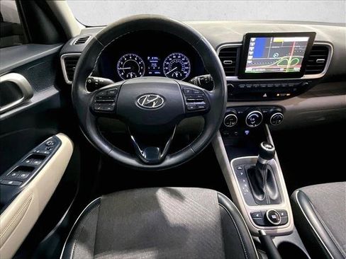 Used 2020 Hyundai Venue FWD image 7