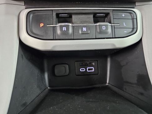 Used 2023 GMC Acadia SLT FWD image 25
