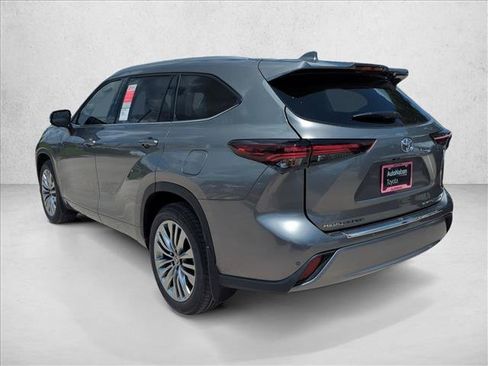 New 2026 Toyota Highlander Platinum AWD/4WD image 8