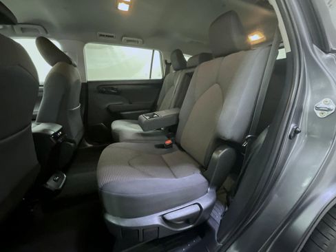 Used 2024 Toyota Highlander LE image 19