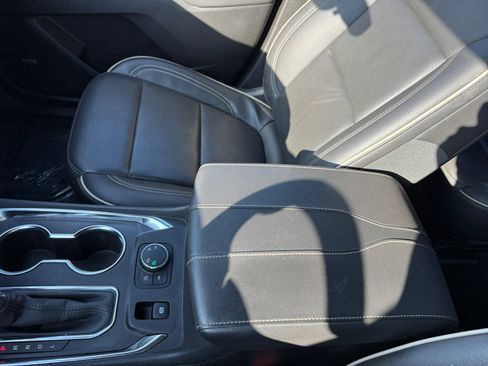 Used 2023 Chevrolet Traverse Premier image 14