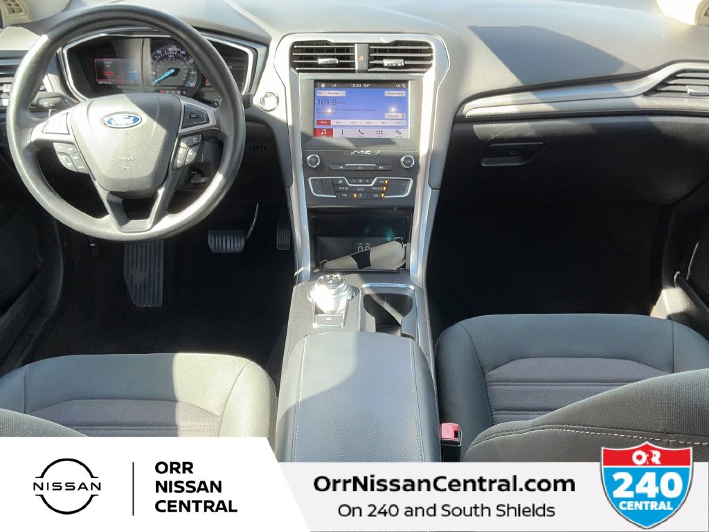 Used 2019 Ford Fusion SE FWD image 15