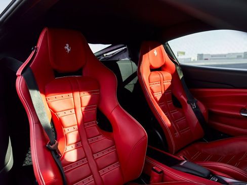 Used 2021 Ferrari F8 Tributo image 37