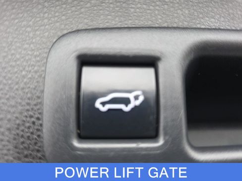 Used 2021 Toyota Highlander XLE image 32