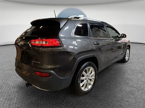 Used 2016 Jeep Cherokee Limited image 3