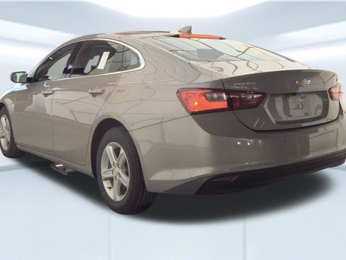 Used 2025 Chevrolet Malibu LT image 4