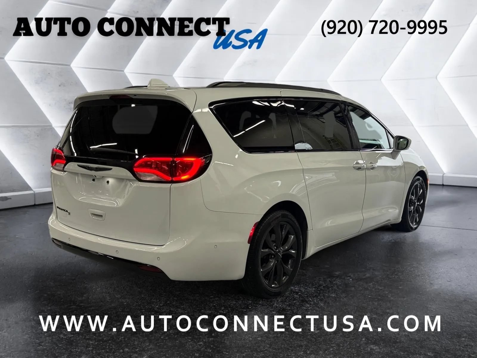 Used 2018 Chrysler Pacifica Touring-L Plus w/ Advanced Safetytec Group FWD image 9