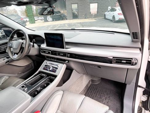 Used 2020 Lincoln Aviator Reserve w/ Equipment Group 202A image 9