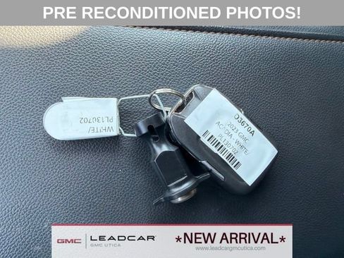 Used 2023 GMC Acadia AT4 w/ Technology Package AWD/4WD image 31