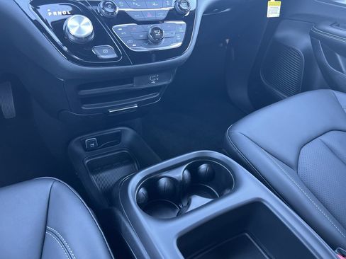 New 2026 Chrysler Pacifica Select w/ S Appearance Package FWD image 8