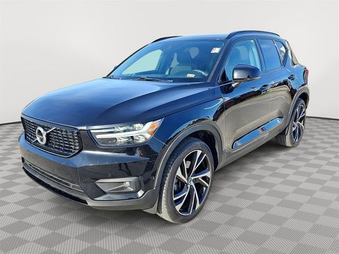 Used 2022 Volvo XC40 T5 R-Design w/ Advanced Package image 1