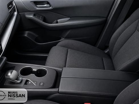 Certified 2024 Nissan Rogue SV FWD image 6