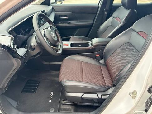 Used 2025 Nissan Kicks SR w/ Illumination Package FWD image 17