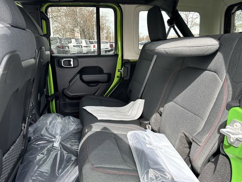 New 2025 Jeep Wrangler Unlimited Rubicon w/ Convenience Group image 29