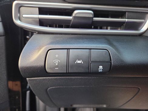 Used 2021 Hyundai Elantra Limited FWD image 17