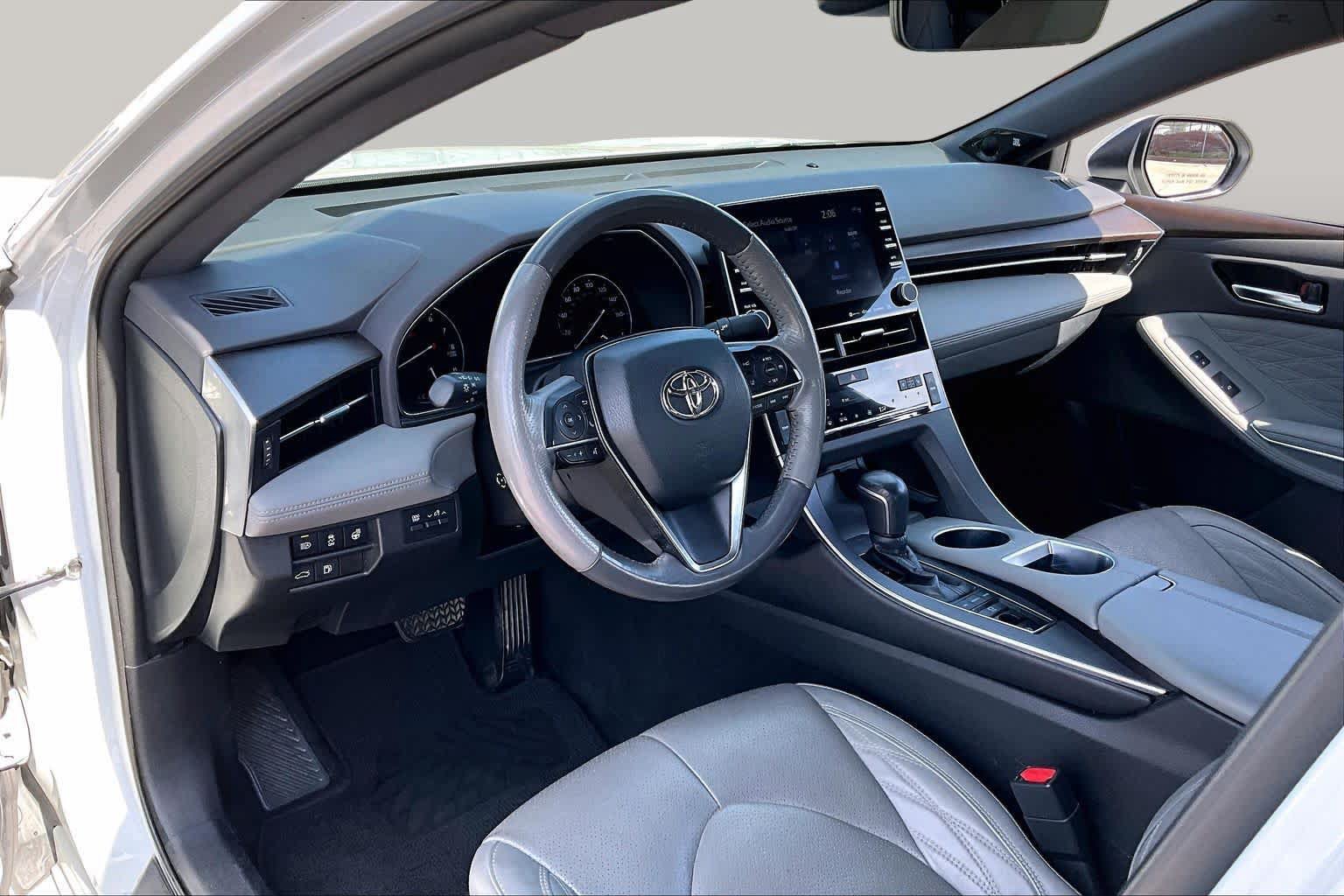 Used 2020 Toyota Avalon Limited FWD image 17