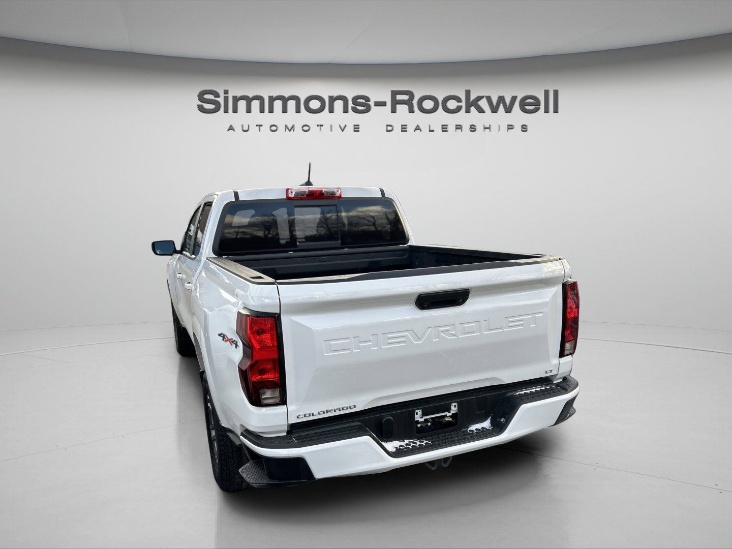 Used 2023 Chevrolet Colorado LT w/ LT Convenience Package II AWD/4WD image 2