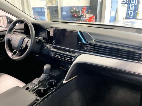Used 2025 Toyota Camry LE w/ Convenience Package FWD image 14