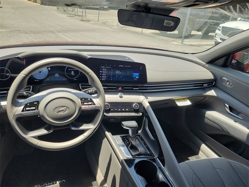 Used 2025 Hyundai Elantra SEL image 28