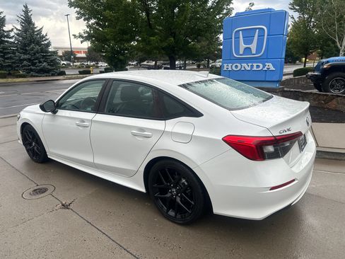 Used 2023 Honda Civic Sport image 3