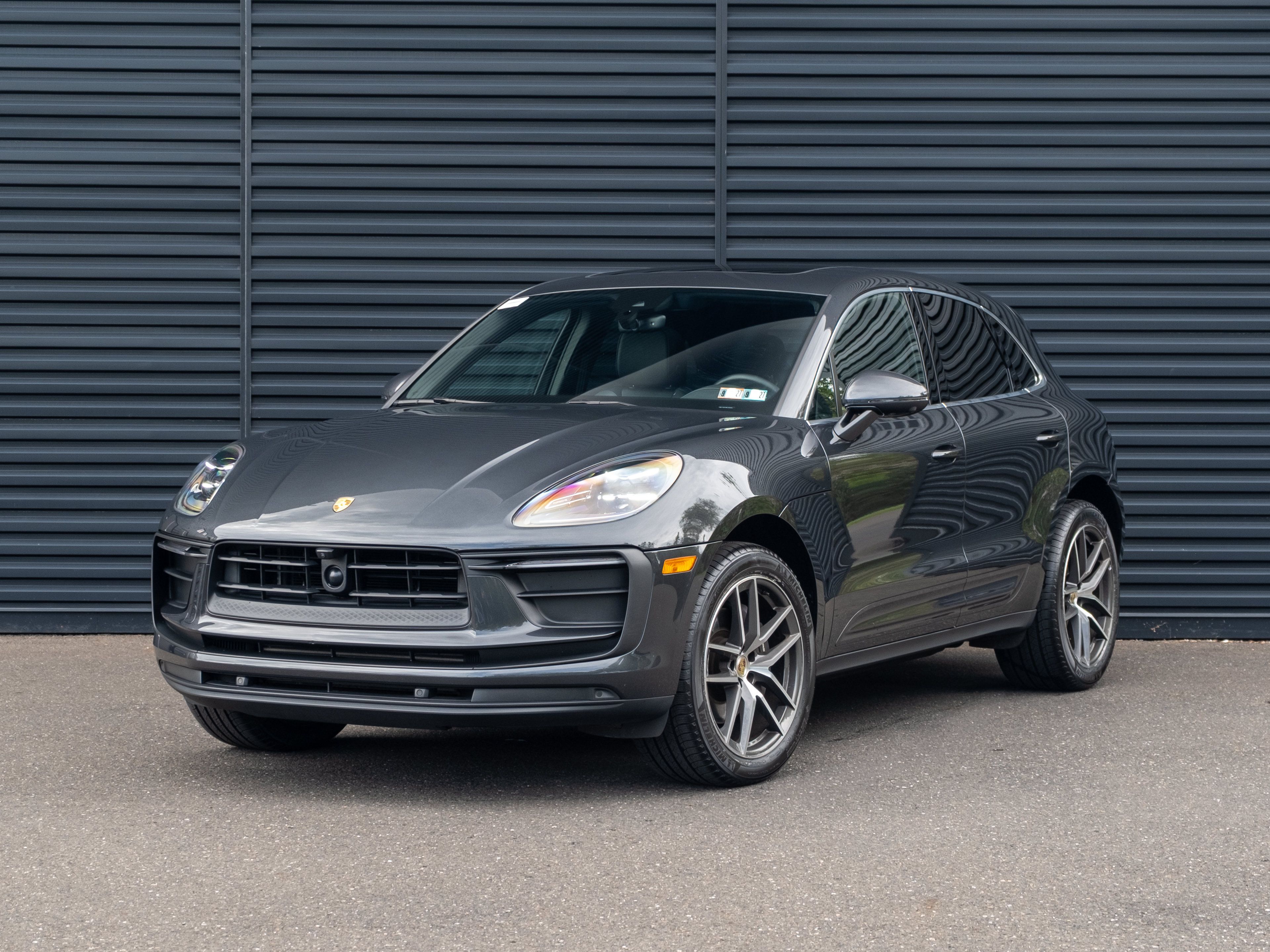 Used 2023 Porsche Macan AWD/4WD image 1
