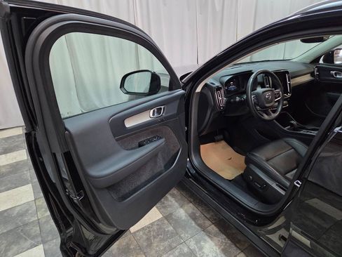 Used 2023 Volvo XC40 B5 Core AWD/4WD image 11