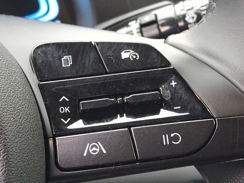 Certified 2025 Hyundai Elantra Sport image 22