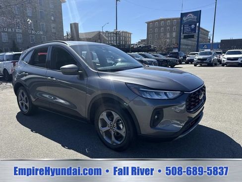 Used 2025 Ford Escape ST-Line Select AWD/4WD image 2