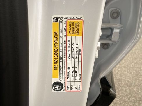 New 2025 Chevrolet Equinox EV RS w/ Active Safety Package 3 AWD/4WD image 32