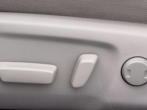 Used 2014 Toyota Camry LE image 9