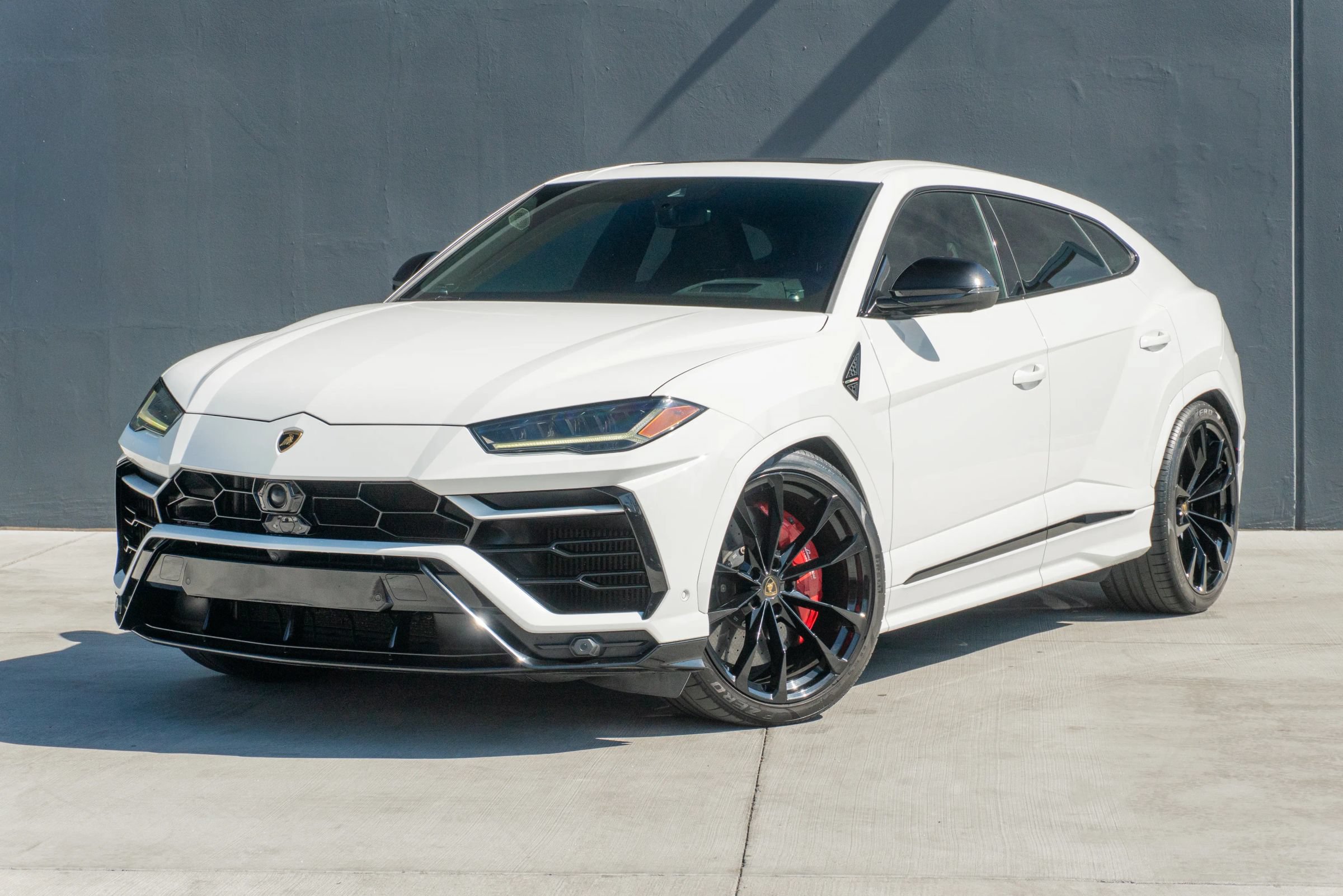 Used 2021 Lamborghini Urus AWD/4WD image 3