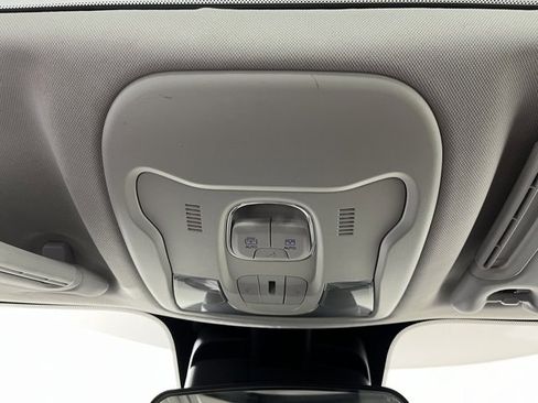 Used 2018 Jeep Renegade Latitude w/ Safety & Security Group image 31