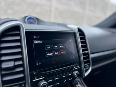 Used 2017 Porsche Cayenne Platinum Edition w/ Premium Package (PJV) image 27