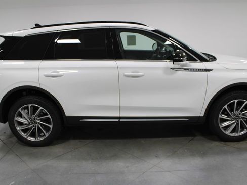 New 2026 Lincoln Corsair Premiere image 10