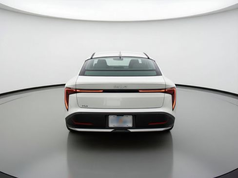 Used 2025 Kia K4 LXS image 7