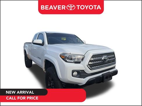 Used 2017 Toyota Tacoma SR5 w/ Tow Package image 1