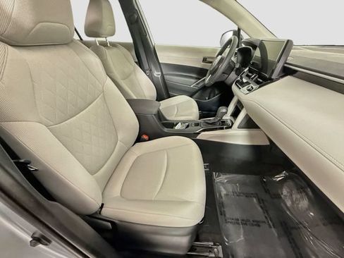 Certified 2025 Toyota Corolla Cross LE w/ Moonroof Package FWD image 29