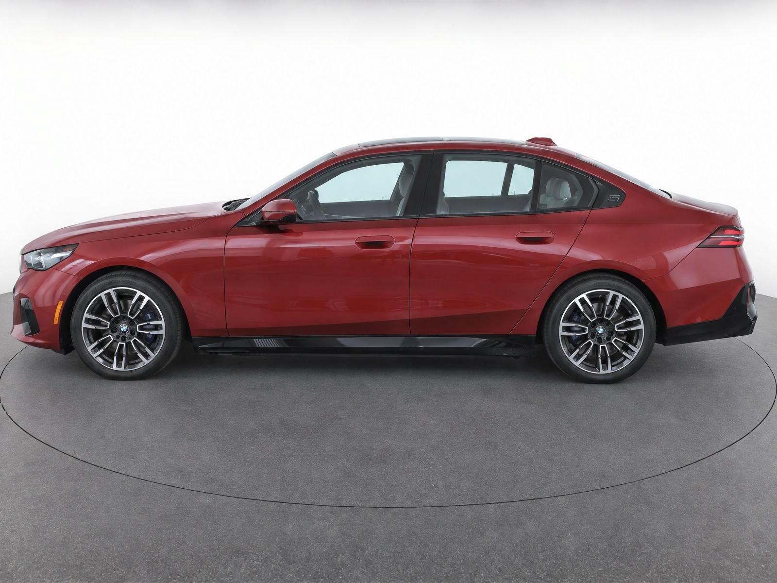 Used 2024 BMW 540i xDrive w/ Premium Package AWD/4WD image 3