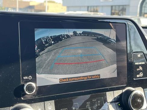 Used 2023 Toyota Highlander L image 31