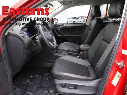 Used 2023 Volkswagen Tiguan SE AWD/4WD image 13