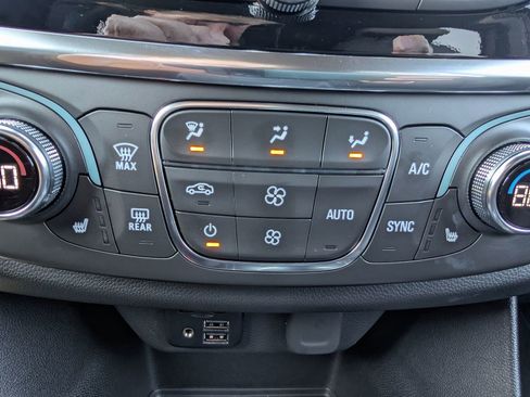 Used 2023 Chevrolet Traverse LT w/ LT Premium Package image 20