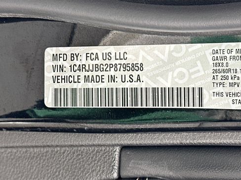 Used 2023 Jeep Grand Cherokee L Limited RWD image 33