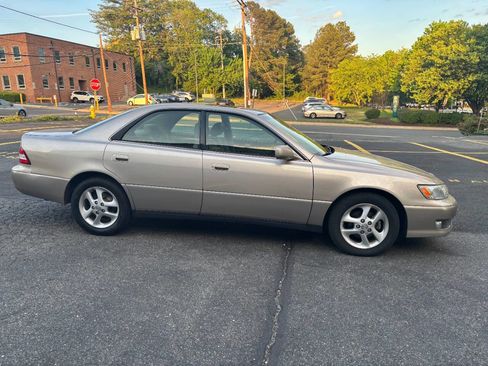 Used 2001 Lexus ES 330 FWD image 4