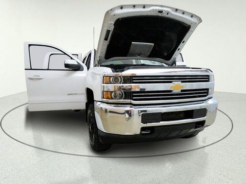Used 2017 Chevrolet Silverado 2500 LT AWD/4WD image 9